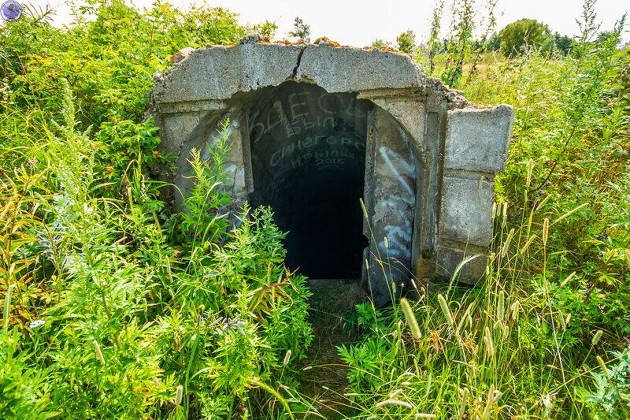 Заброшенный в 1995 г. японский аэродром "Отомари" на Сахалине. В 1945 г. его захватил советский десант армия