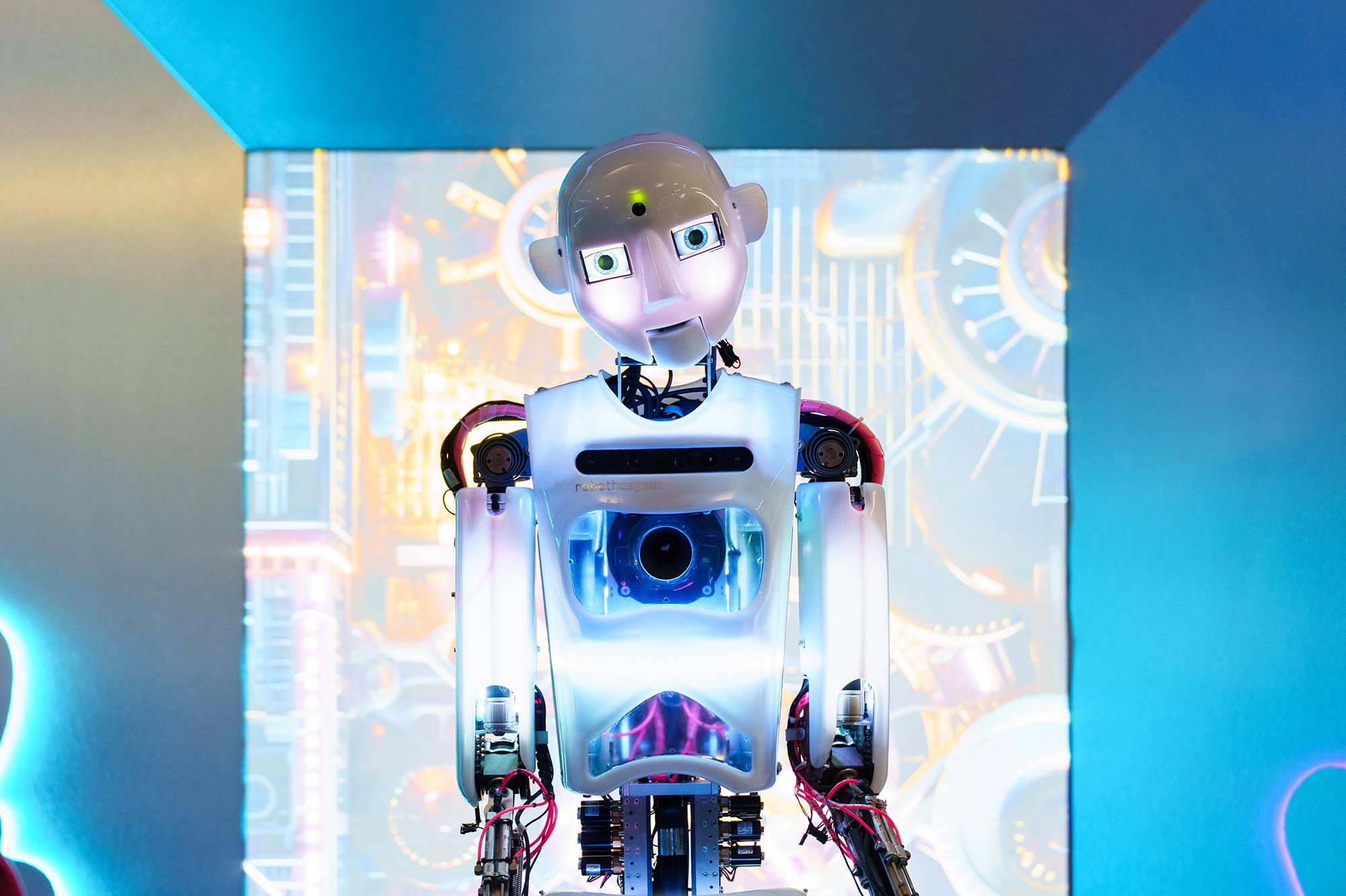 Встреча с настоящим космонавтом и шоу роботов: куда сходить 12 апреля с ребенком расскажет, путешествие, «Робостанции», космонавтики, станет, также, выставке, космических, космонавты, апреля, узнают, помощью, космосе, жизни, поделится, смогут, настоящие, Вселенной, очаровательный, «Правда