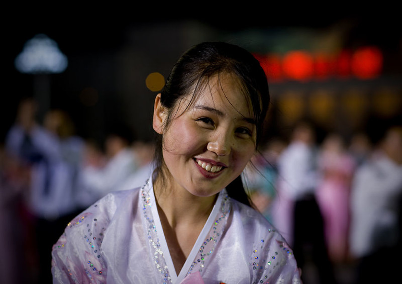 6. Народные гуляния 15 апреля, Пхеньян житель, северная корея, улыбка, фотография