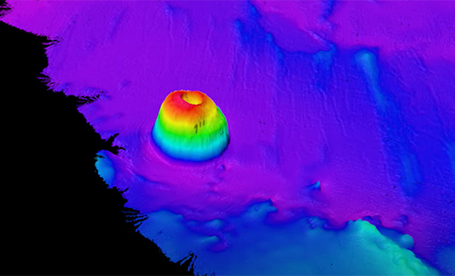 В 322 километрах от берега на дне океана найдена почти ровная структура. Она похожа на подводный купол