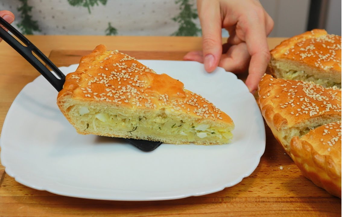 Пироги печет капустные очень жирные и вкусные