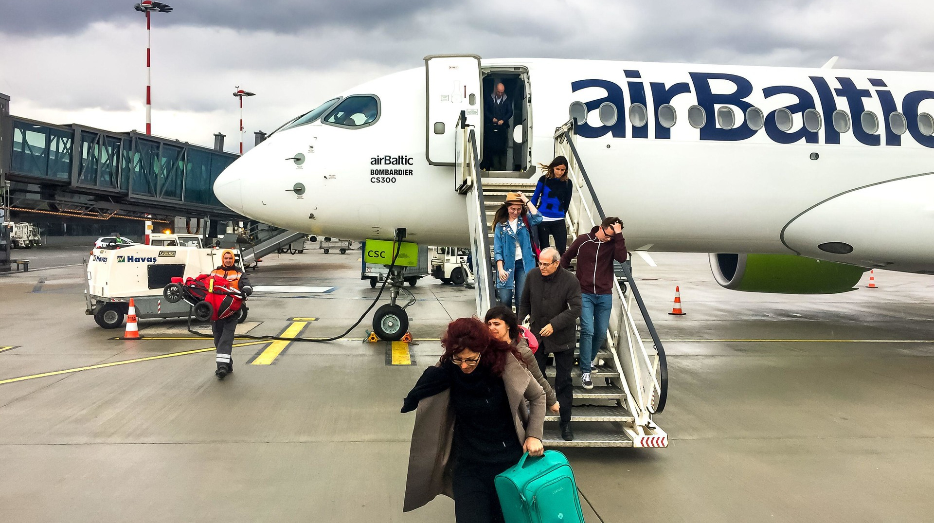 When the plane arrived. AIRBALTIC флешмобы.