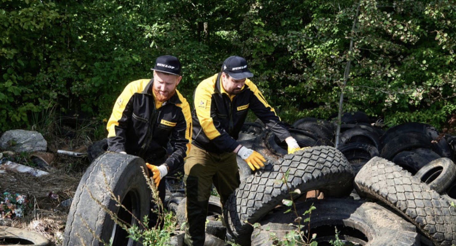 В лесах полно старых шин. В Dunlop придумали, что с этим делать