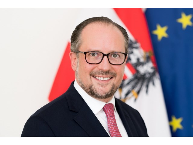 Венгры думают, что Орбан на стороне России против Украины. Австрия же... геополитика