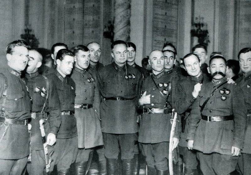 Сталин прощал ему мат. Кто он: генерал-бунтарь и солдат русского народа? Сталин прощал ему мат. Кто он: генерал-бунтарь и солдат русского народа? история