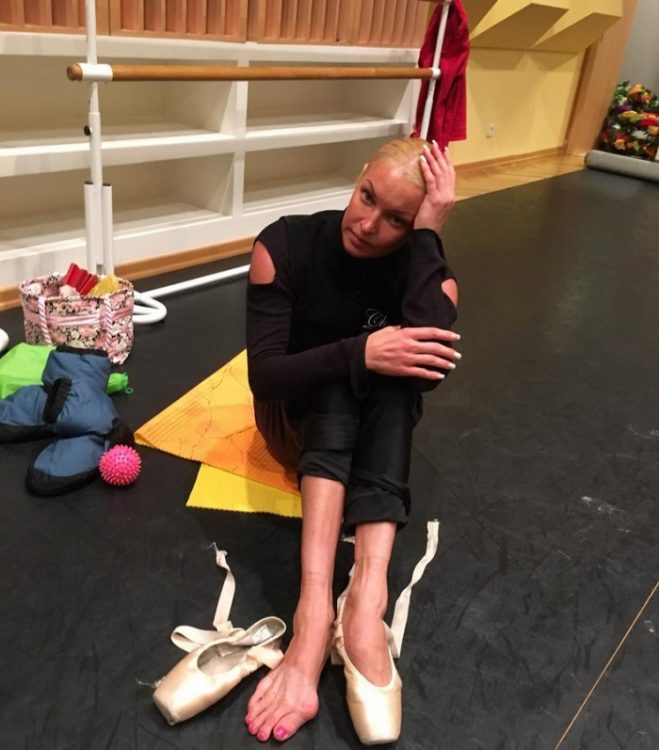 «Мои мозоли прекраснее вашего лица»: Волочкова жестко ответила подписчикам «Мои мозоли прекраснее вашего лица»: Волочкова жестко ответила подписчикам