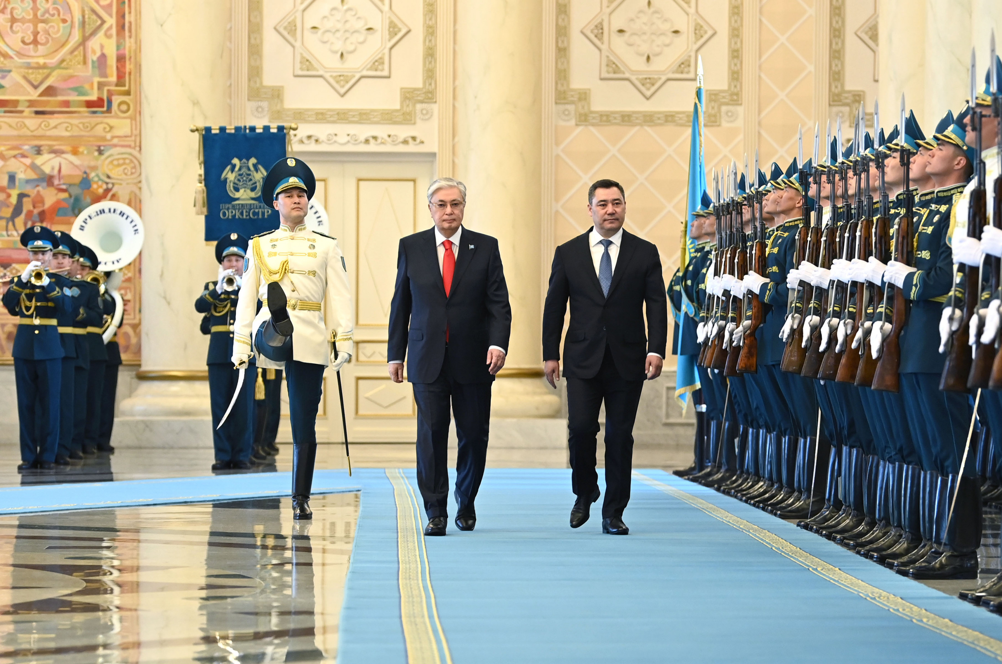 Нерешённых вопросов не осталось: Завершён визит Жапарова в Казахстан