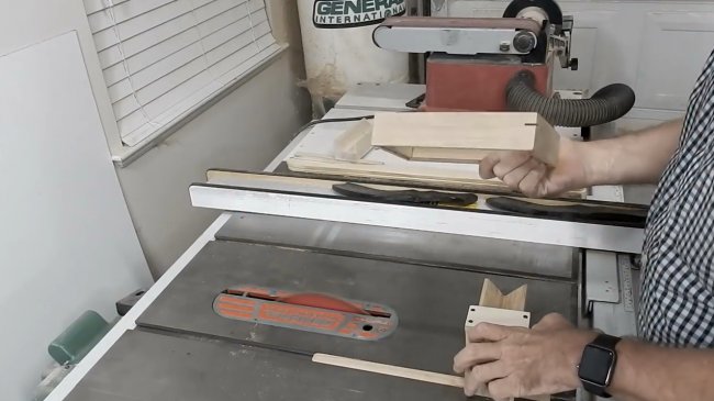 Обработка угловых соединений, приспособление для циркулярной пилы 