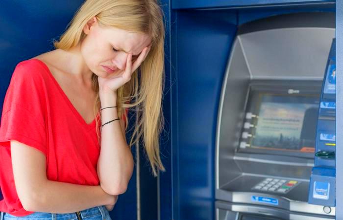 Хитрости жизни: что делать, если банкомат не возвращает карту