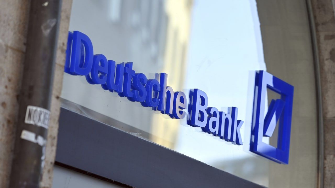 Deutsche Bank не стал комментировать возобновление торговли российскими облигациями
