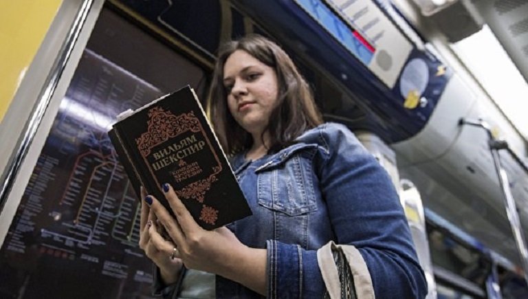 "Другой мир". Иностранцев поразили читающие в метро москвичи интересное, книги, метро, москва