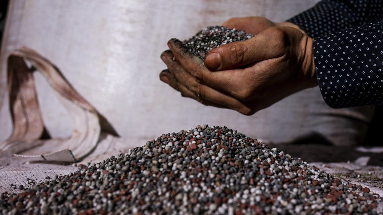 Мантуров заявил об отсутствии решения по введению экспортной пошлины на удобрения