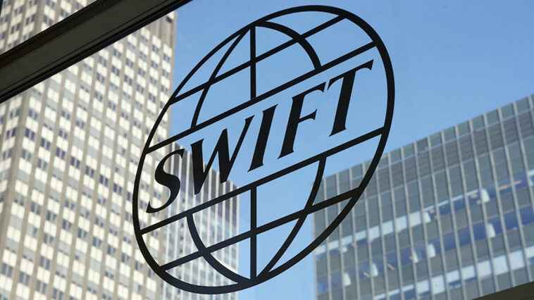 Лидер партии ХДС Мерц сравнил отключение России от SWIFT с атомной бомбой для рынка