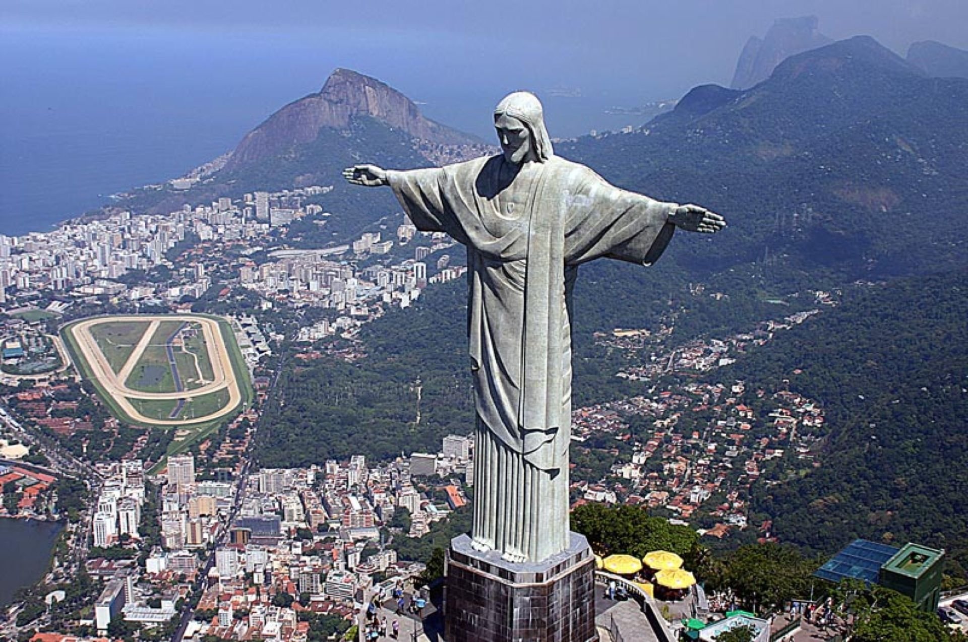 Как называется страна бразилия. Статуя Иисуса Христа в Рио-де-Жанейро. Христос-Искупитель Рио-де-Жанейро, Бразилия. Христос Искупитель Рио де Жанейро. Статуя Христа-Искупителя Бразилия.