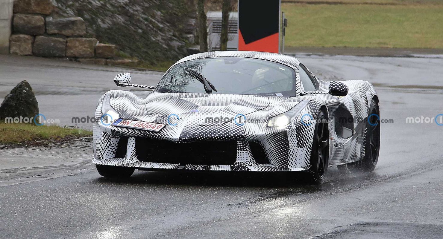 Новый гиперкар Ferrari спрятался под испытательным мулом LaFerrari Новый гиперкар Ferrari спрятался под испытательным мулом LaFerrari Автомобили