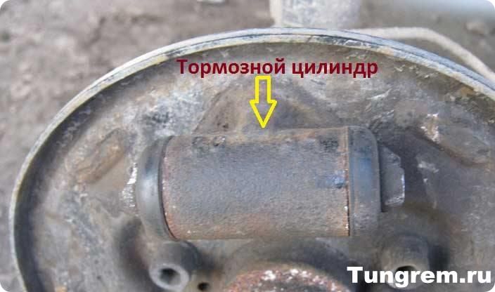 Замена заднего тормозного цилиндра на Lada Kalina‎