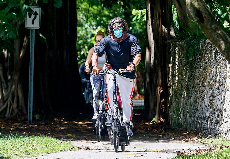 Секрет идеальной фигуры: Дженнифер Лопес замечена во время тренировки на эллиптическом велосипеде Красота,Здоровье