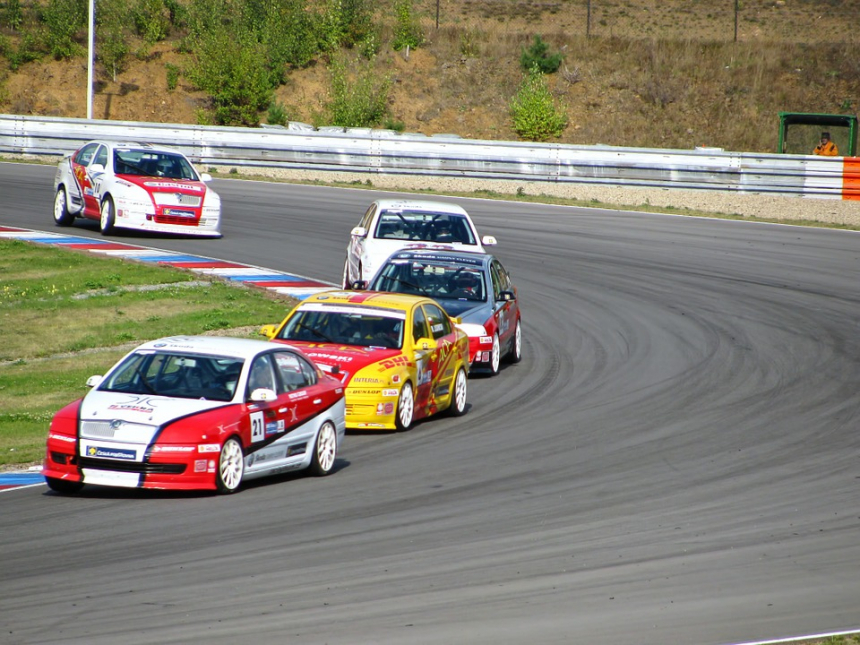 Race cars driving. Автогонки. Гонки на машинах. Машина гонка. Спортивные автомобили гонки.