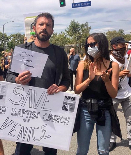 Кара Делевинь, Бен Аффлек, Эмили Ратажковски, Кристен Стюарт и другие знаменитости на митинге в Лос-Анджелесе Звезды,Новости о звездах