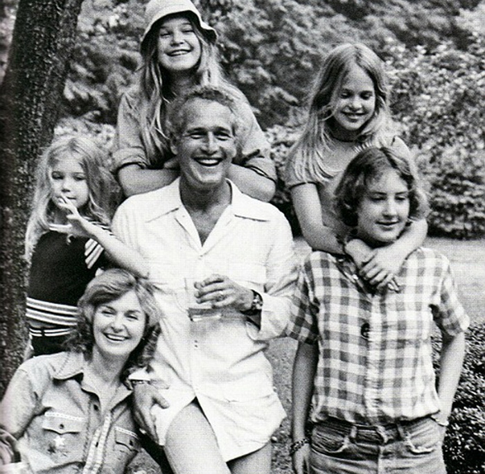 Пол Ньюман и Джоан Вудворд с детьми.jpg