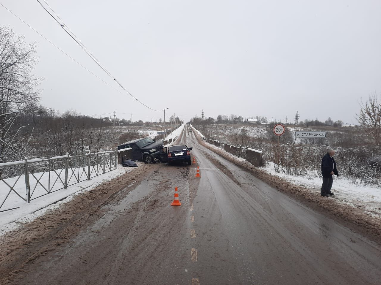 В Тверской области водитель Лады не справился с управлением и врезался в УАЗ