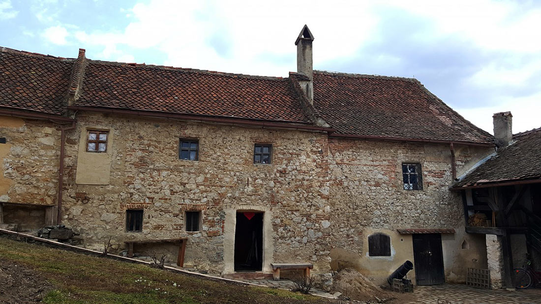 Крепость Рышнов: мощная цитадель, построенная рыцарями тевтонского ордена Крепость Рышнов: мощная цитадель, построенная рыцарями тевтонского ордена авиатур