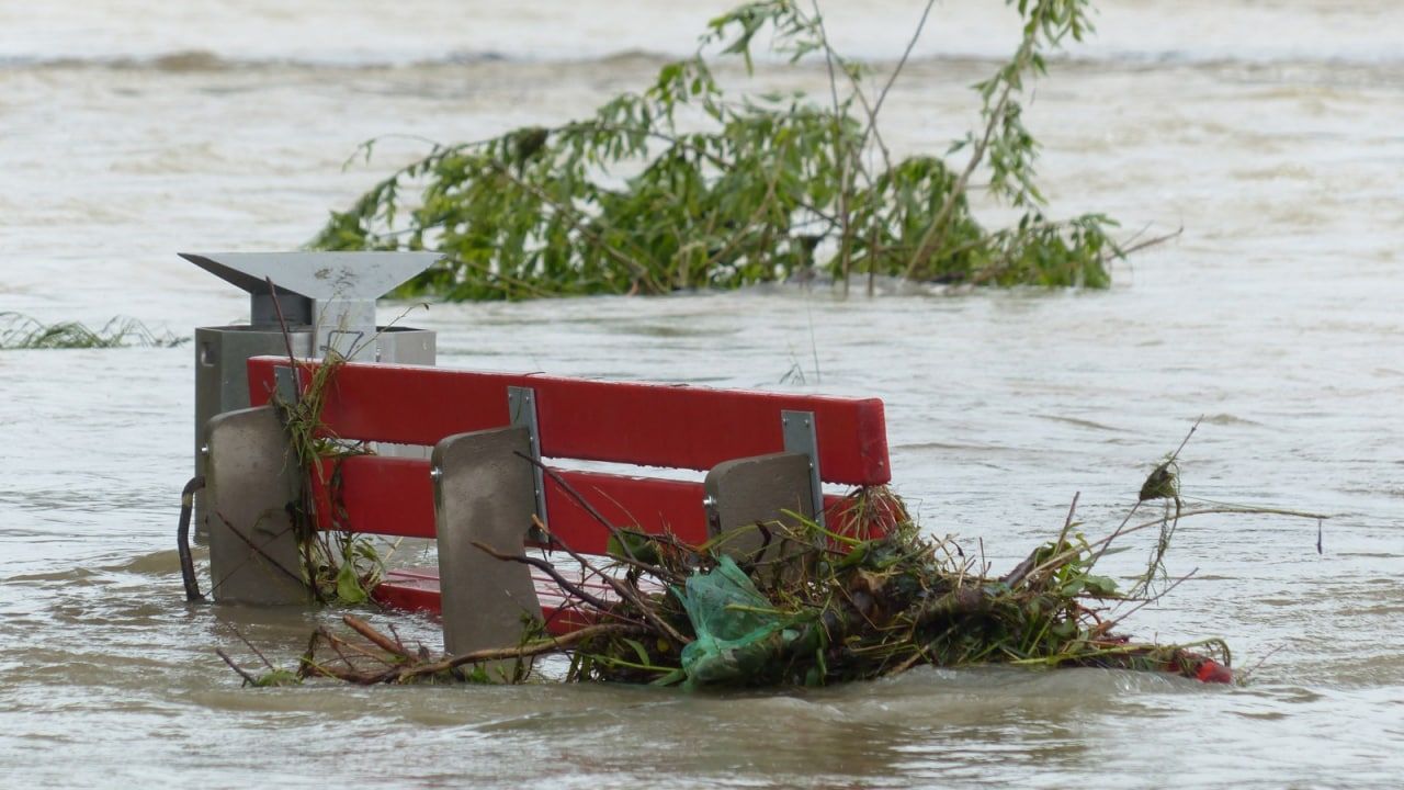 Шесть человек погибли в результате наводнения на юго-западе Китая Происшествия