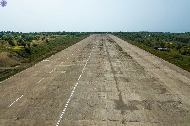 Заброшенный в 1995 г. японский аэродром "Отомари" на Сахалине. В 1945 г. его захватил советский десант армия