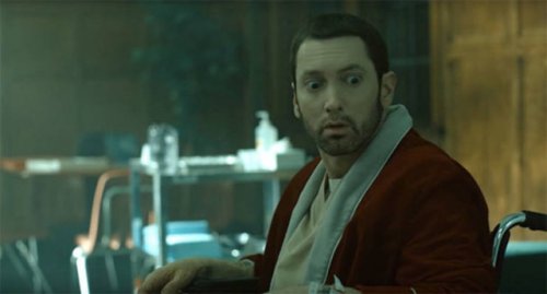 Наконец-то он улыбается: парень отфотошопил фотографии Эминема, заставив его улыбаться 