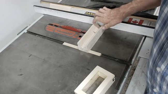 Обработка угловых соединений, приспособление для циркулярной пилы 