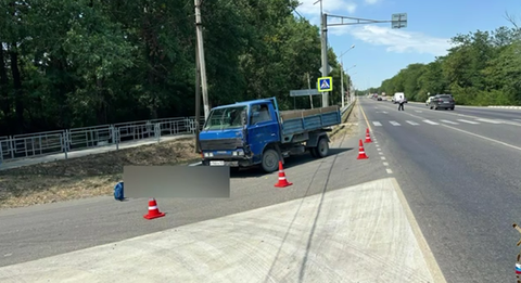 Женщина  погибла под колесами грузовика на окраине Краснодара