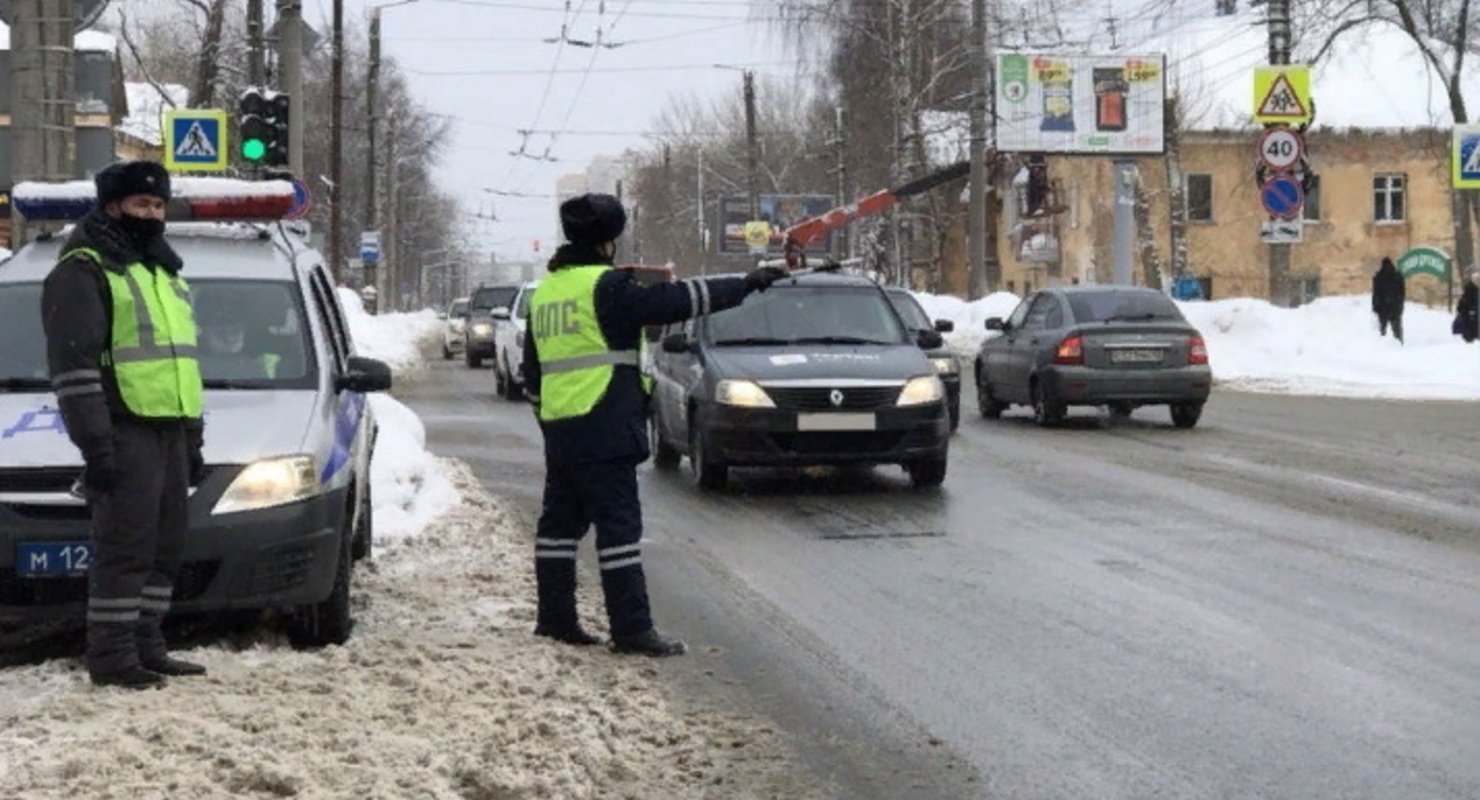 В Кирове поймали 23 таксиста-нелегала Автомобили