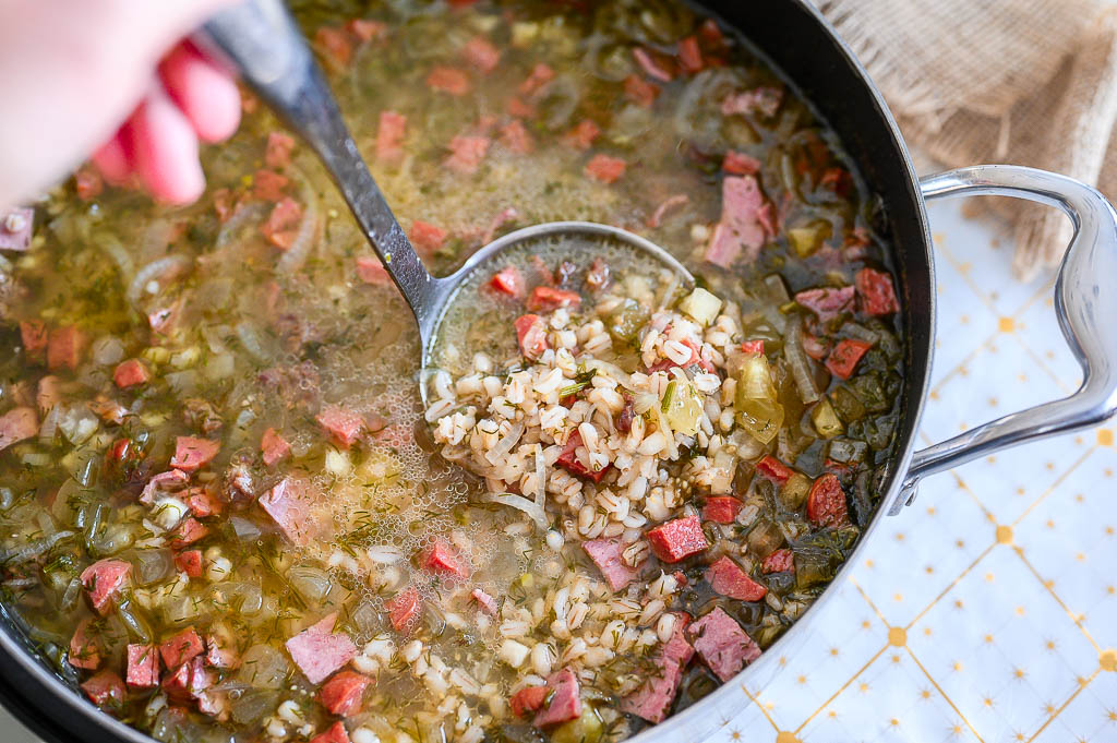 Солянка с колбасой и солеными огурцами и маслинами и лимоном рецепт пошаговый с фото классический