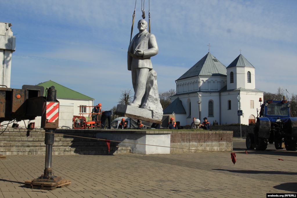 Первый пошёл! В Беларуси снесли Ленина.