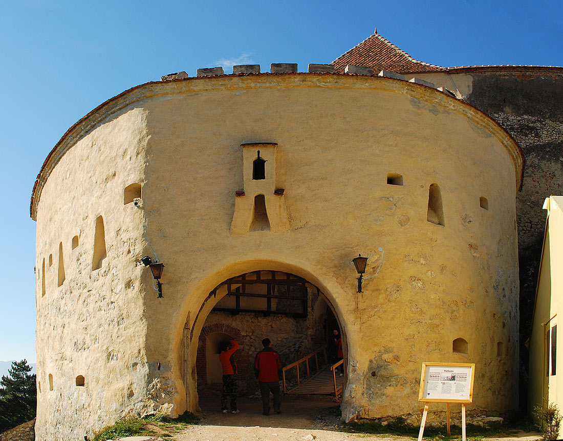 Крепость Рышнов: мощная цитадель, построенная рыцарями тевтонского ордена авиатур