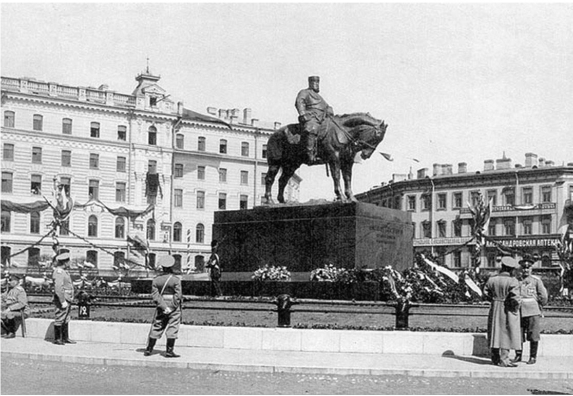 Памятник Александру 3 в Санкт-Петербурге на Знаменской площади