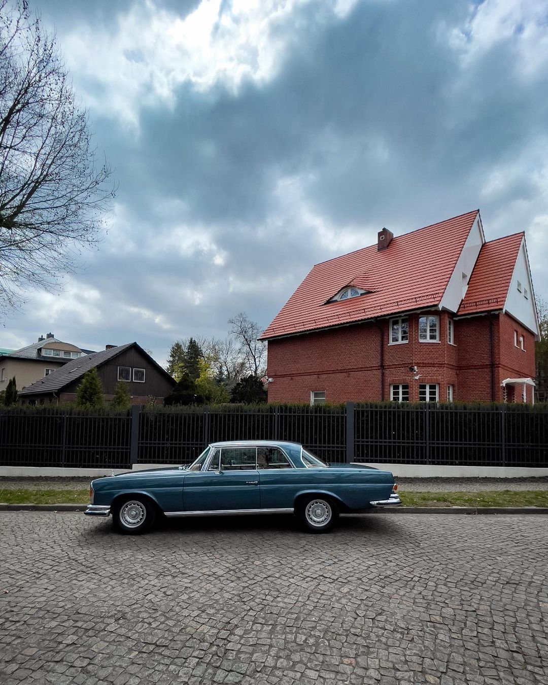 Немецкие улочки на атмосферных снимках Грегора Клара Грегор, фотографии, Читать, городов, немецких, других, Шарлоттенбурга, Берлина, улицах, автомобили, фасады, волшебные, снимает, уличной, Gregor, основном, фокусируется, Германия, Берлине, проживающий