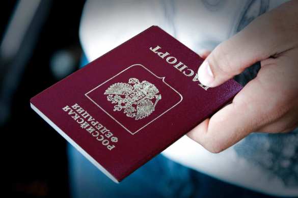 Киев хочет карать за российский паспорт: опрос показал мнение украинцев (ВИДЕО) | Русская весна