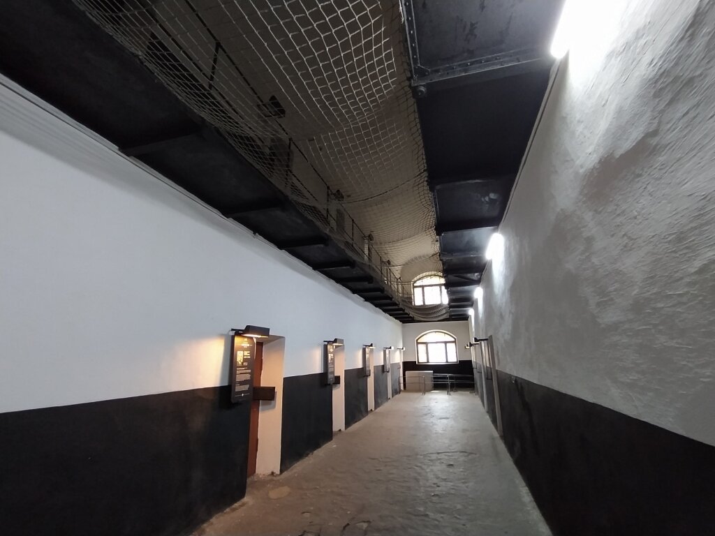 В коридорах Новой тюрьмы (она же "Народовольческая")