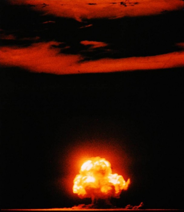 Испытание «Тринити» — взрыв первой атомной бомбы «Штучка» (англ. Gadget) на полигоне Аламогордо. /Фото: tomshw.it
