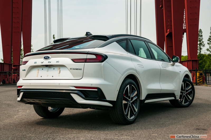 Первый тест-драйв Ford Evos: элегантная и технологичная ставка на рынок Китая