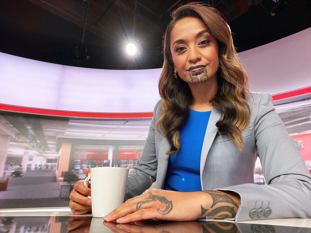 Орини Кайпара – первая в мире ведущая новостей с татуировкой на лице