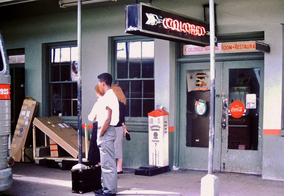 Автовокзал с залом ожидания для цветных, 1959 год.