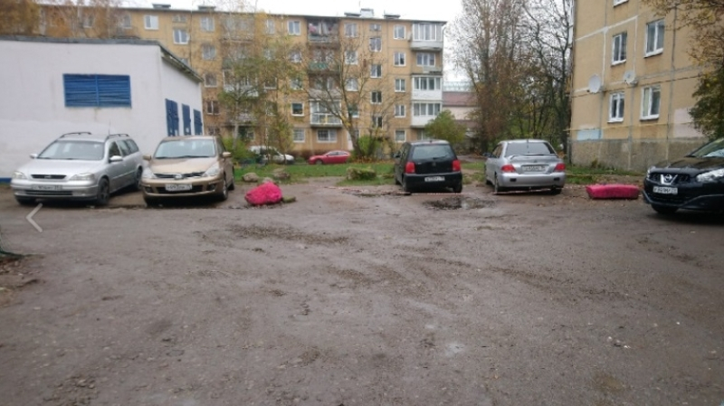 Жители улицы Пролетарской в Калининграде присвоили парковочные места 