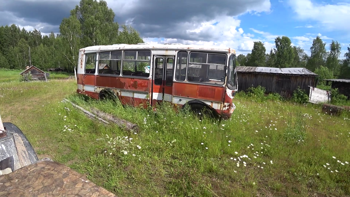 Затерянный край умирающих поселков Крайнего Севера. Попасть сюда можно только по дороге жизни, старой узкоколейке, которая соединяет отдаленные деревни с цивилизацией.-30-2