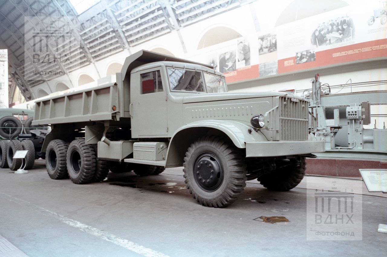 Выставка новых советских автомобилей 1961 года — редкие фото из архива ВДНХ авто и мото,автоновости