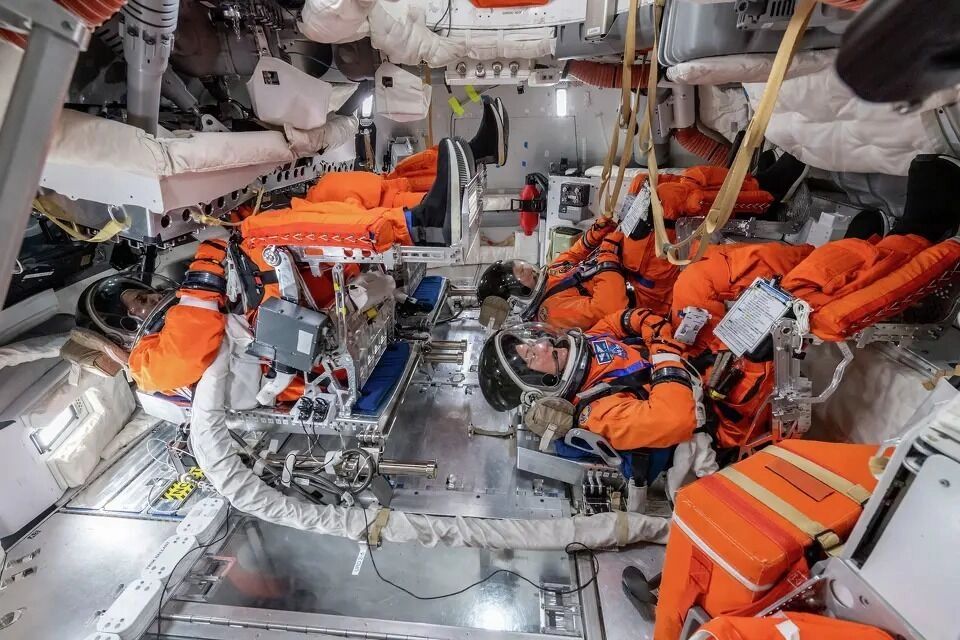 Астронавты в корабле Орион