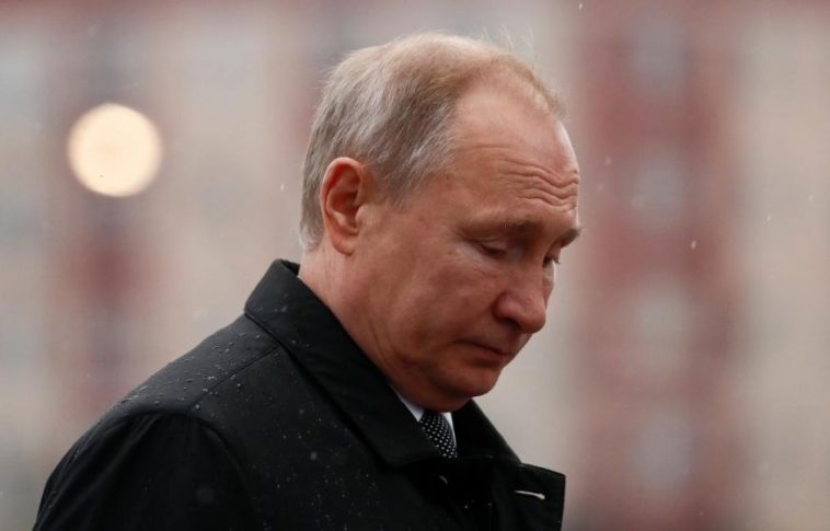 У Путина может не оказаться денег на раздачу россиянам перед президентскими выборами 2024 года