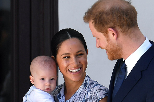 В сети появился отрывок из документального фильма о туре Меган Маркл и принца Гарри с сыном Арчи в Африку