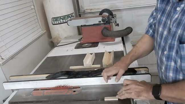 Обработка угловых соединений, приспособление для циркулярной пилы 